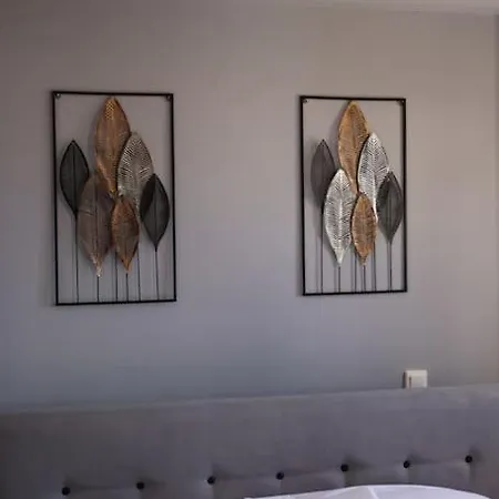 Ginas 1 Apartment