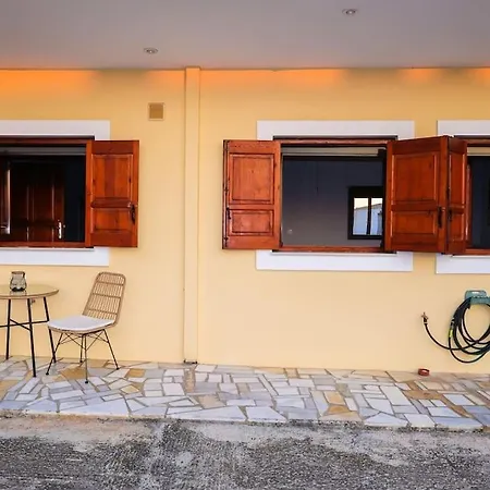 Ginas 1 Apartment