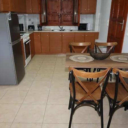 Ginas 1 Apartment
